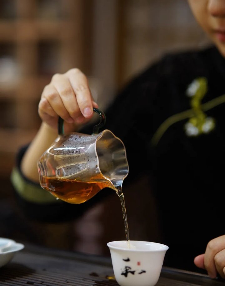 鄂尔多斯如何约到鸡公司/鄂尔多斯咋约得便宜的鸡怎么约/约的鸡公司fds